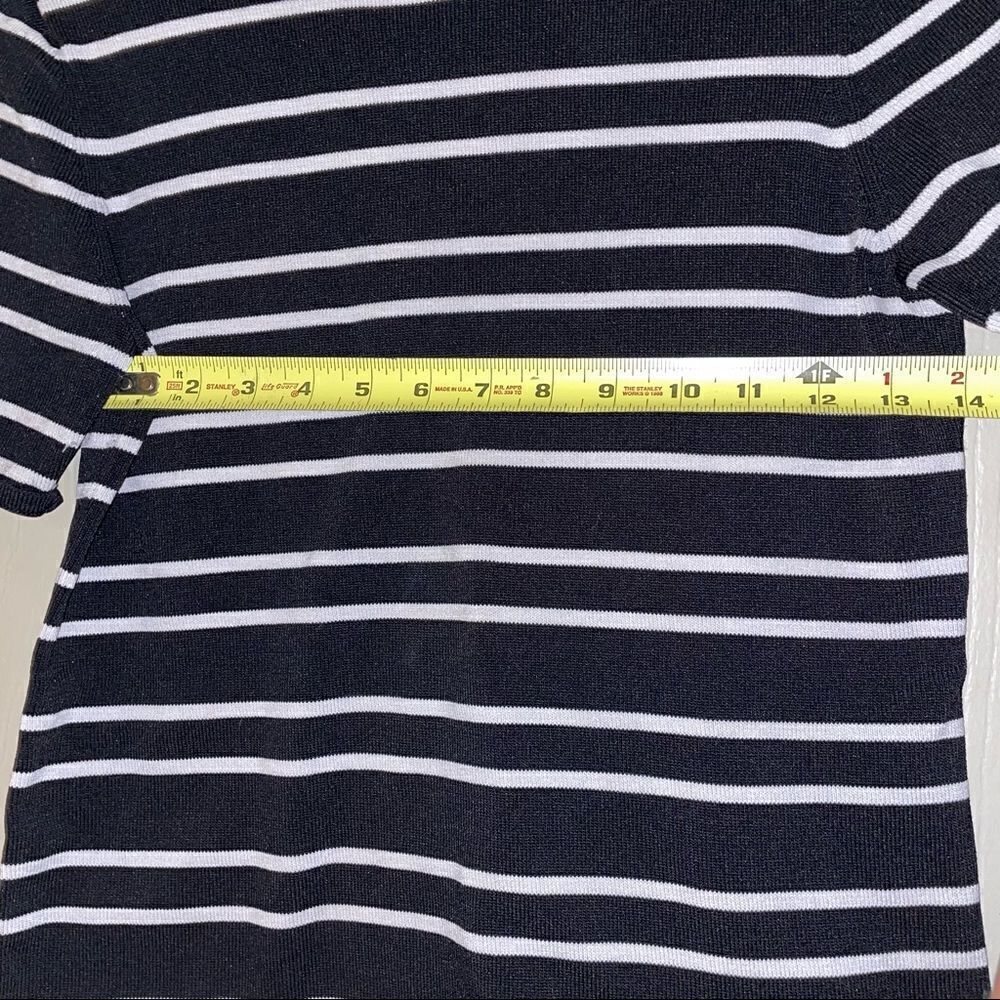 Carmen Marc Valvo Black & White Striped Short Sleeve Knit Top Zipper Back Med - Picture 7 of 7